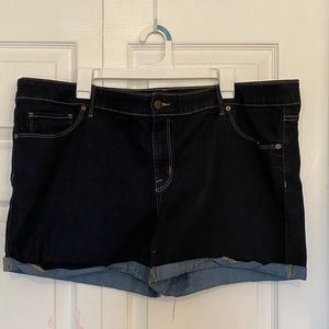 Ava & Viv super stretch midi shorts
